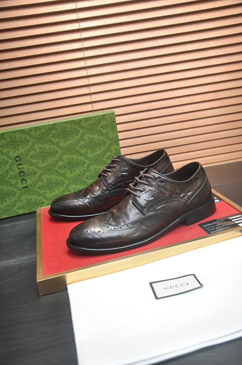 Men's shoes 💰580💶 Brand: GUCCI (Gucci) Standard code: Men's code 38/44 (45 can be customized) Grade: Same as the official website Original quality Material: Original cowhide Water-dyed cowhide lining Original rubber outsole Style category: Men's fashionable casual leather shoes Distinguished big-name luxury elements Top luxury Color: Actual picture